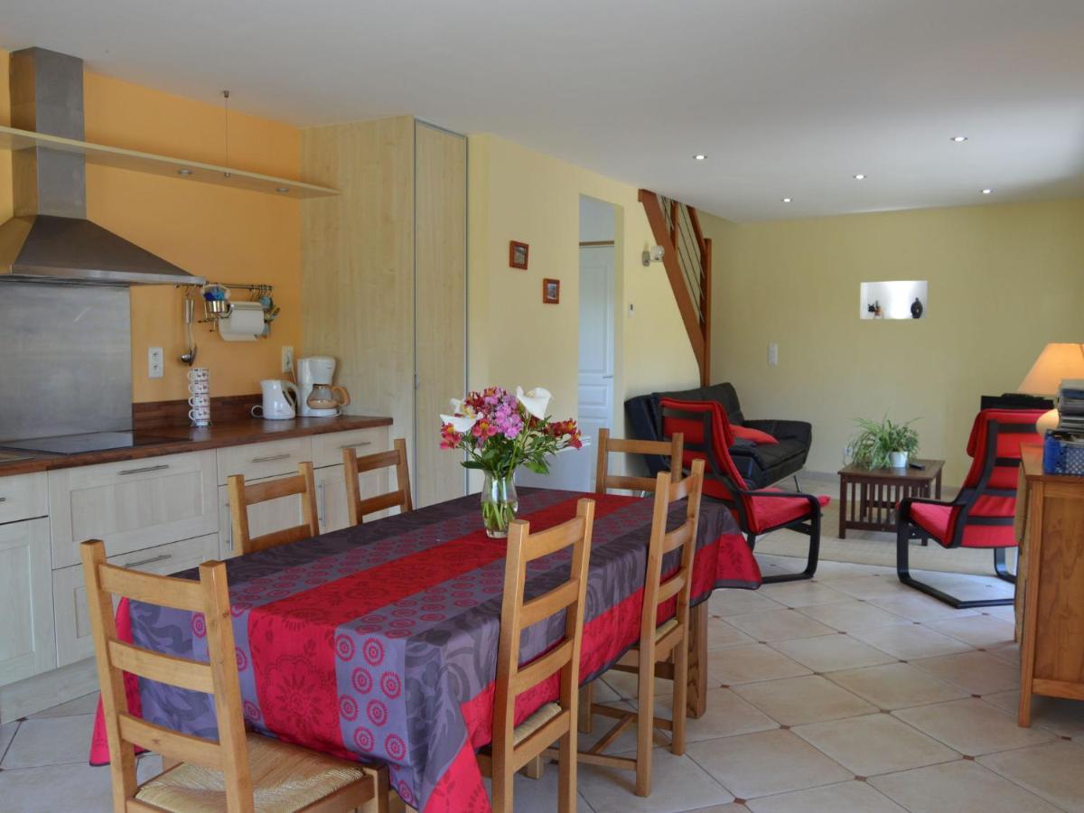 Cosy Chalet With Private Garden In Normandy Isigny-le-Buat Ruang foto