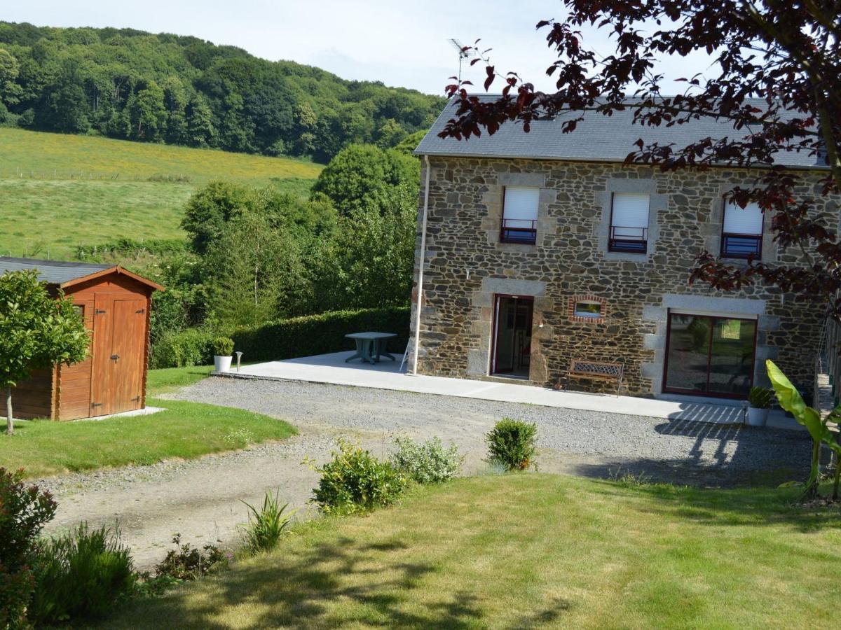 Cosy Chalet With Private Garden In Normandy Isigny-le-Buat Bagian luar foto