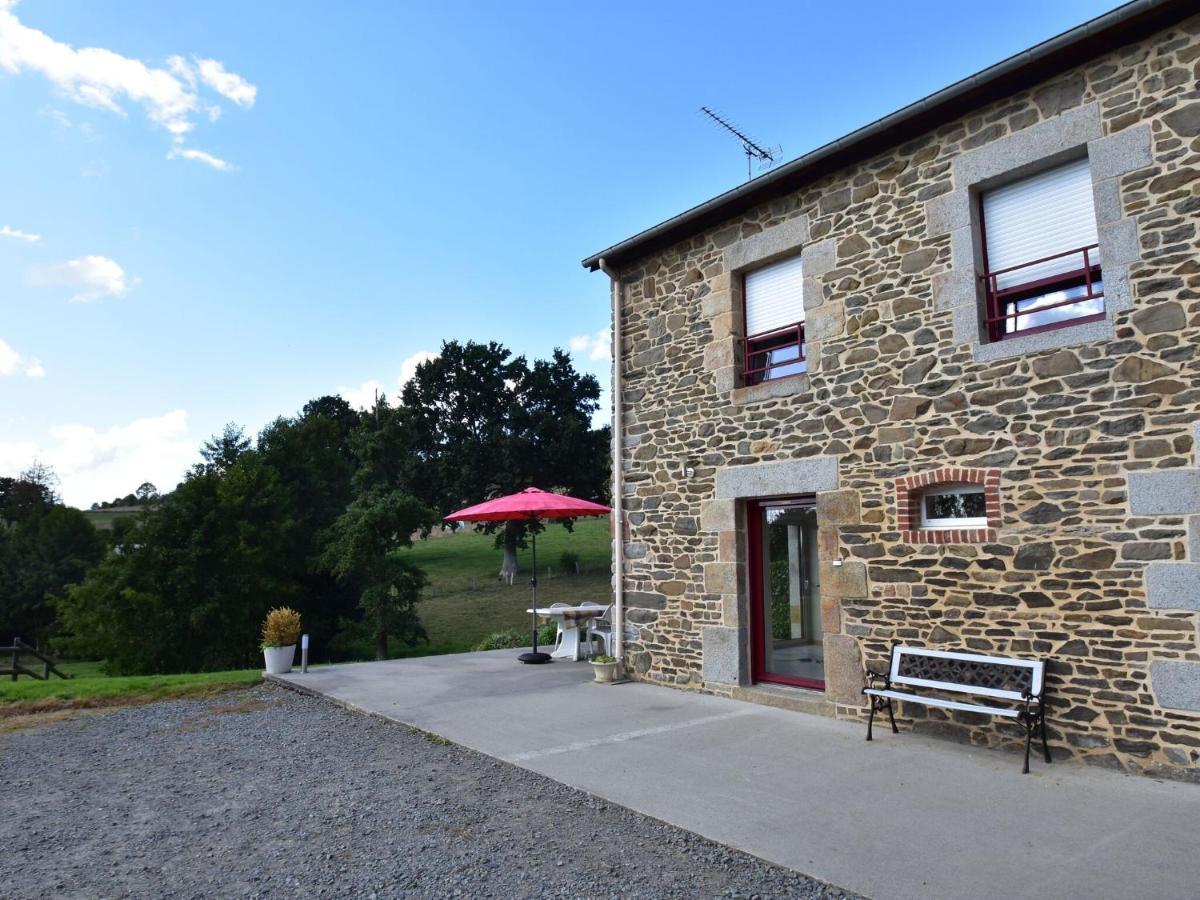 Cosy Chalet With Private Garden In Normandy Isigny-le-Buat Bagian luar foto