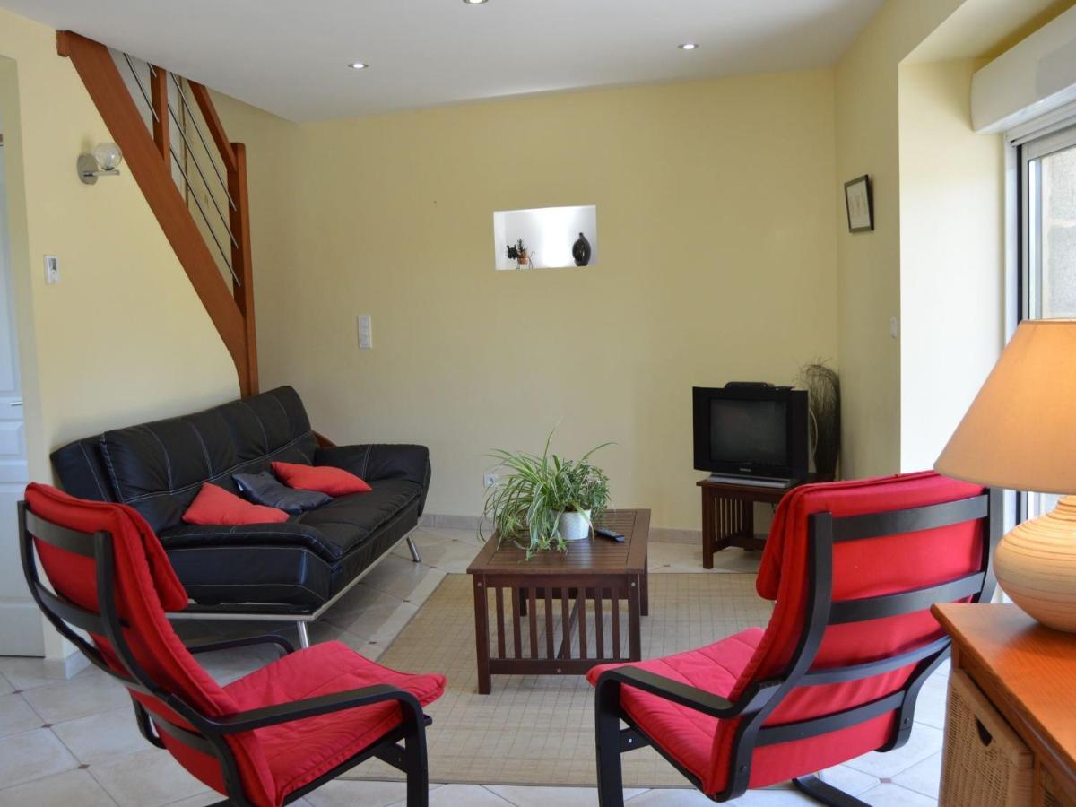 Cosy Chalet With Private Garden In Normandy Isigny-le-Buat Bagian luar foto