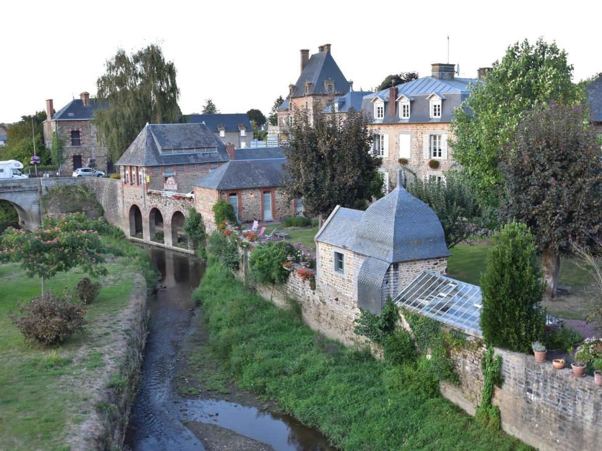 Cosy Chalet With Private Garden In Normandy Isigny-le-Buat Bagian luar foto