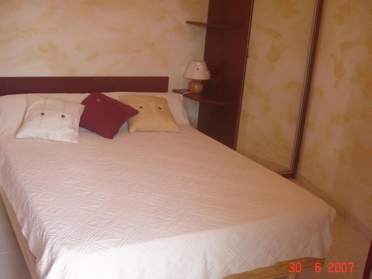 Cosy Chalet With Private Garden In Normandy Isigny-le-Buat Bagian luar foto