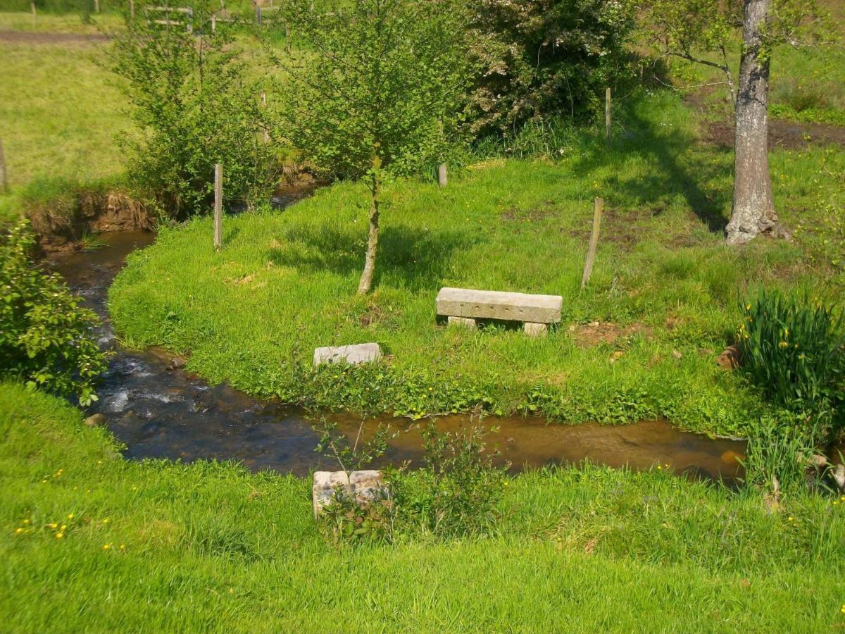 Cosy Chalet With Private Garden In Normandy Isigny-le-Buat Bagian luar foto