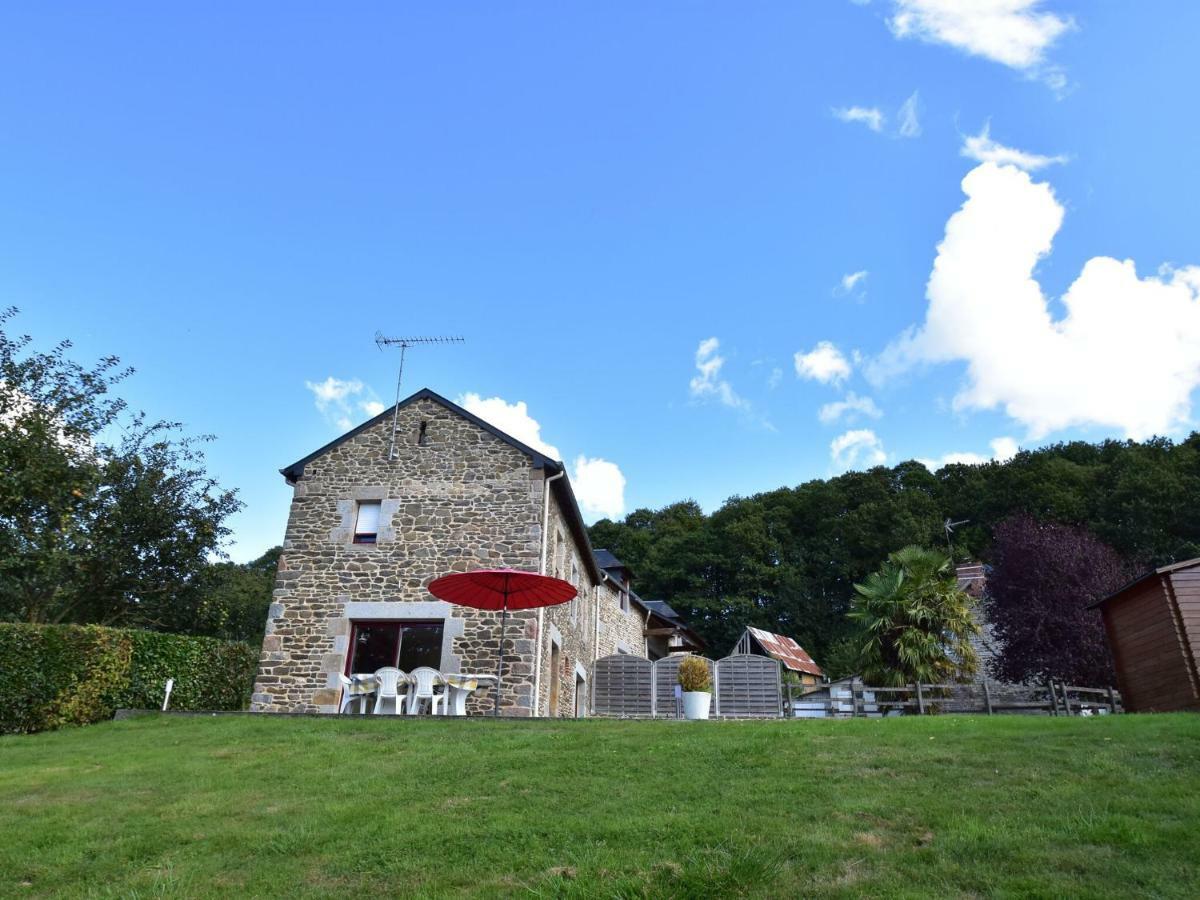 Cosy Chalet With Private Garden In Normandy Isigny-le-Buat Bagian luar foto