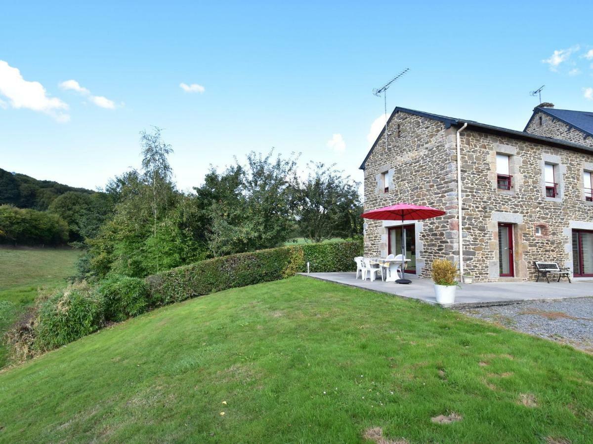 Cosy Chalet With Private Garden In Normandy Isigny-le-Buat Bagian luar foto