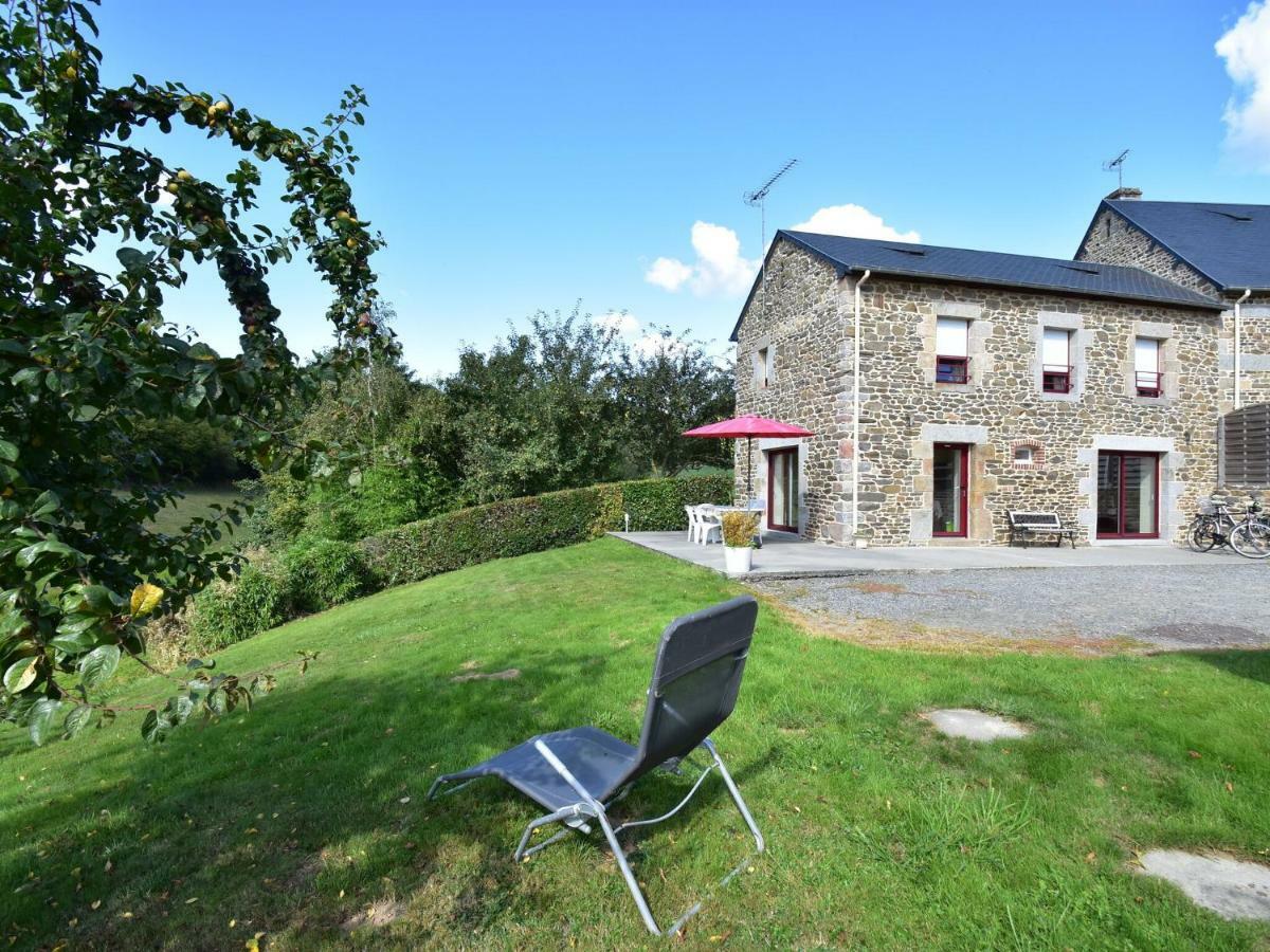 Cosy Chalet With Private Garden In Normandy Isigny-le-Buat Bagian luar foto